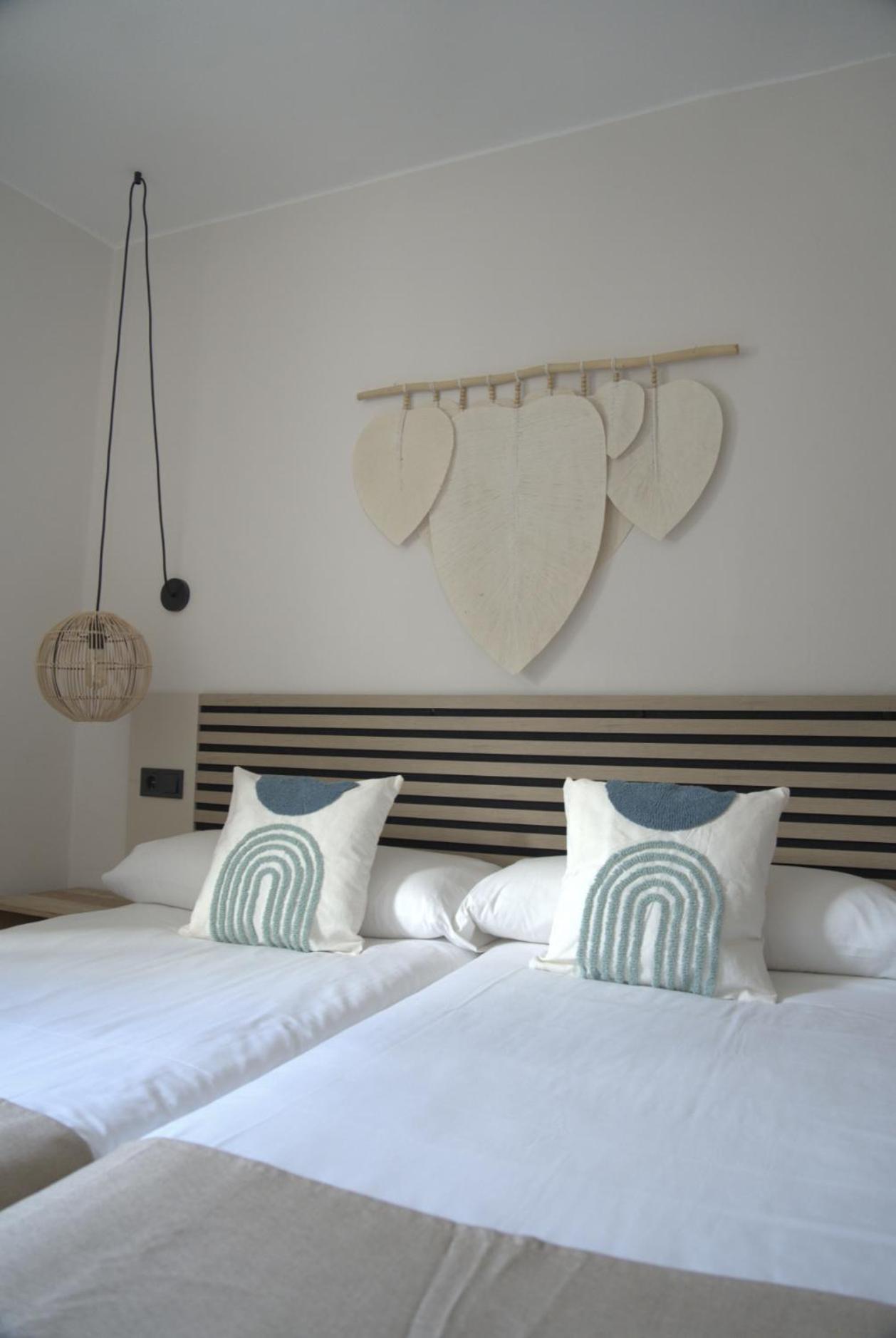 Apartamentos Ses Veles Cala Llonga  Eksteriør bilde