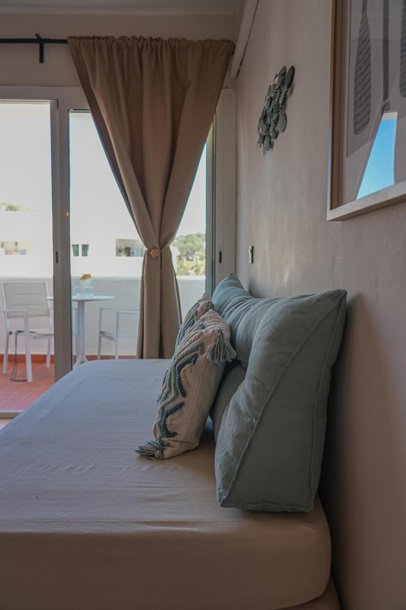 Apartamentos Ses Veles Cala Llonga  Eksteriør bilde