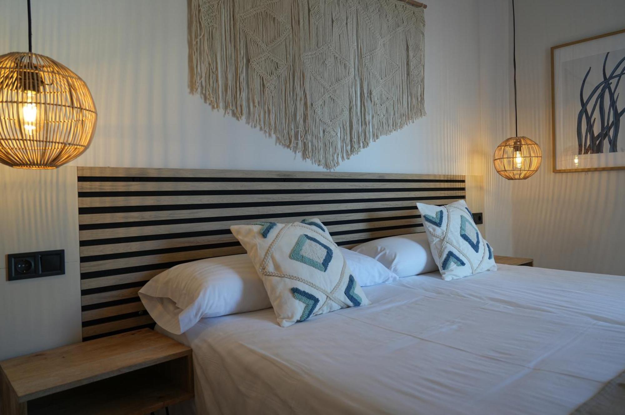 Apartamentos Ses Veles Cala Llonga  Eksteriør bilde